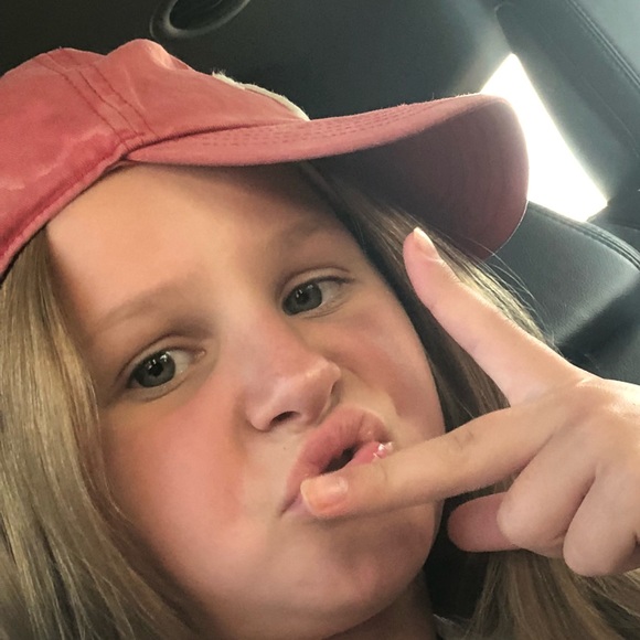 Kaitlyn Kolessar - Poshmark Profile Picture of Kaitlyn Kolessar (@kkolessar) on Poshmark