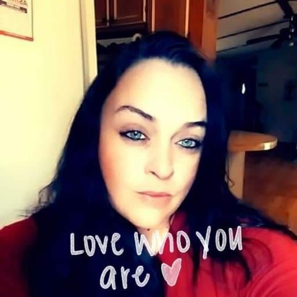 Profile Picture of Tabatha Bellew (@bellewsgirl8) on Poshmark