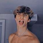 Profile Picture of 𝐂 | 𝐟𝐨𝐫 𝐣𝐨𝐬𝐡 𝐫𝐢𝐜𝐡𝐚𝐫𝐝𝐬 ❥ (@arwjosh) on Instagram
