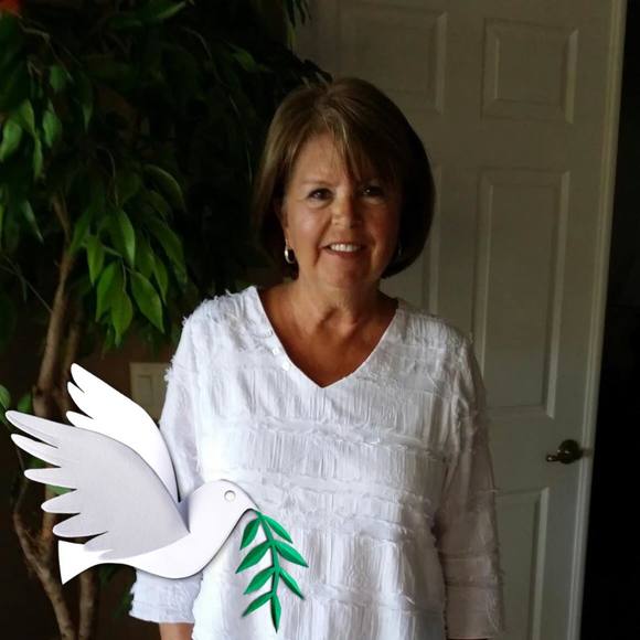 Profile Picture of Joan Thomas (@joanthomas168) on Poshmark