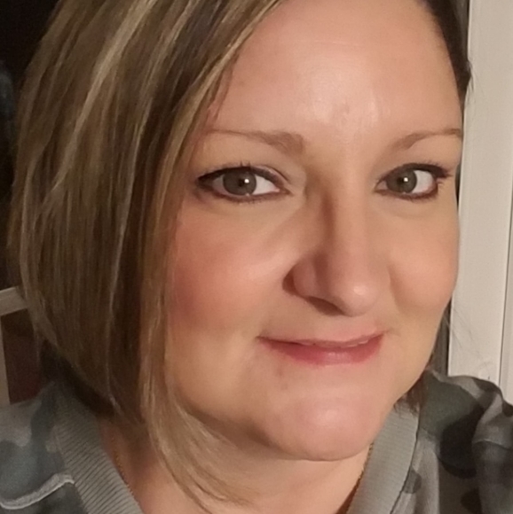 Profile Picture of Shannon Peters harvey (@shanharv14) on Poshmark