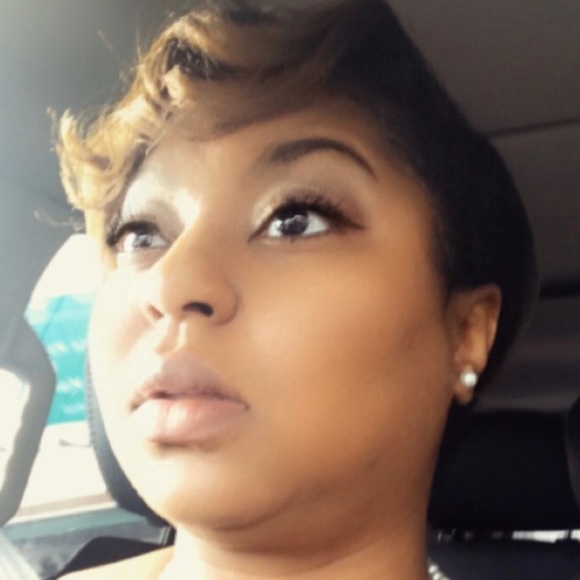 Profile Picture of Danielle Gaskins (@dgaskins1006) on Poshmark