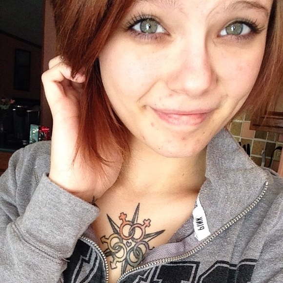 Profile Picture of Jillian Pratt (@jillianpratt) on Poshmark