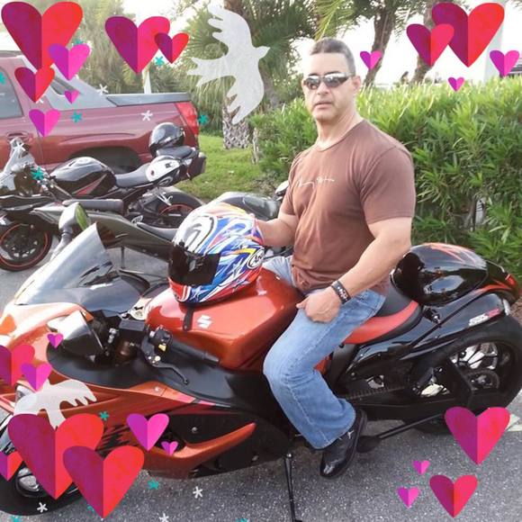 Profile Picture of Carlos Genao (@cgenao9740) on Poshmark