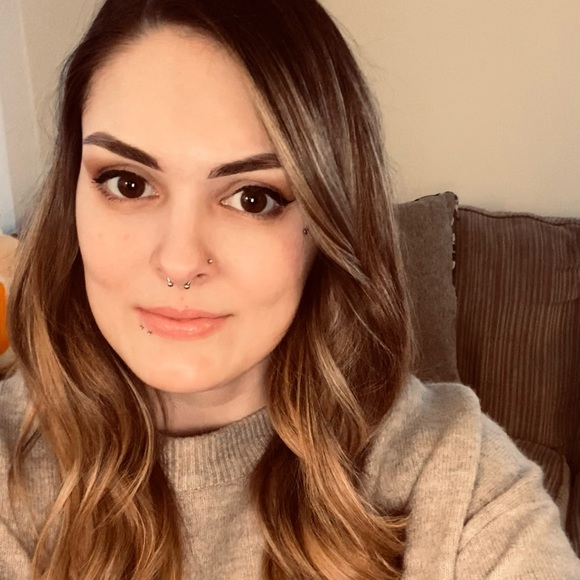 Profile Picture of Kendall Squires (@kendallllxoxoo) on Poshmark