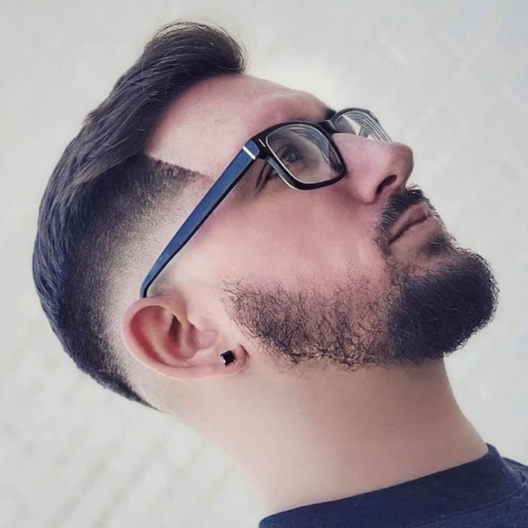 Profile Picture of Eli Kefauver (@elikefauver) on Poshmark