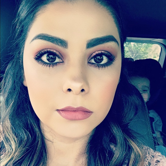 Profile Picture of Lily Roberts (@lilyroberts621) on Poshmark