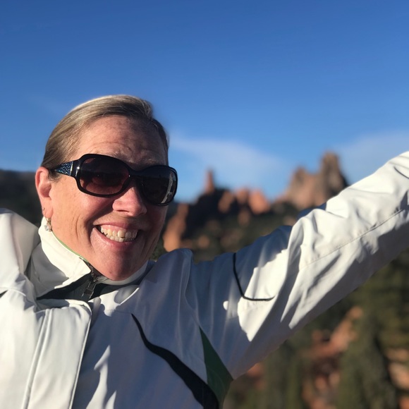 Profile Picture of Vicki Hellenbrand (@vickih41) on Poshmark