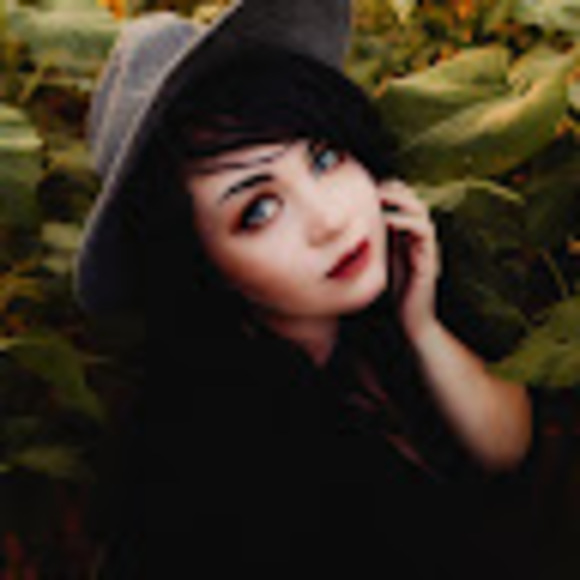 Profile Picture of Csandra Rosetta (@csandrarosetta) on Poshmark
