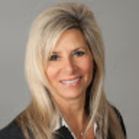 Profile Picture of Alisa Knittel (@knittelalisa) on Poshmark