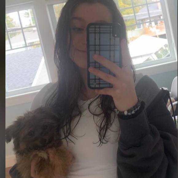 Profile Picture of Marina Faccone (@marinafaccone) on Poshmark