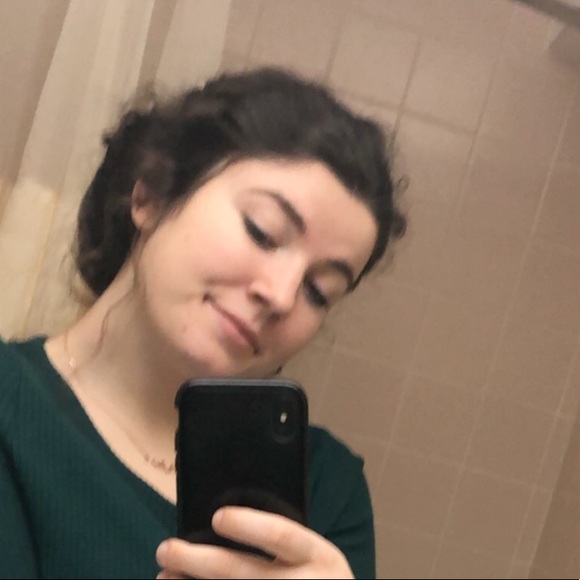 Profile Picture of Mikaela Smith (@mikimsm) on Poshmark