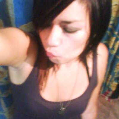 Profile Picture of Vivian Urbina (@vivian_gates) on Twitter