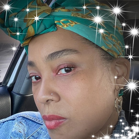 Profile Picture of Cassandra Louis (@gottaluvcassey) on Poshmark