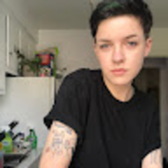 Profile Picture of Cayle Taubensee (@cayletau) on Poshmark