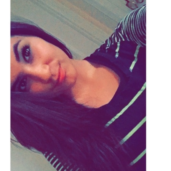 Profile Picture of Erin Cordova (@devynmc) on Poshmark