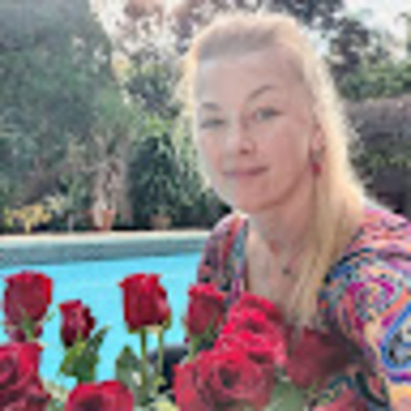 Profile Picture of Helen Miskimen (@helenmiskimen) on Poshmark