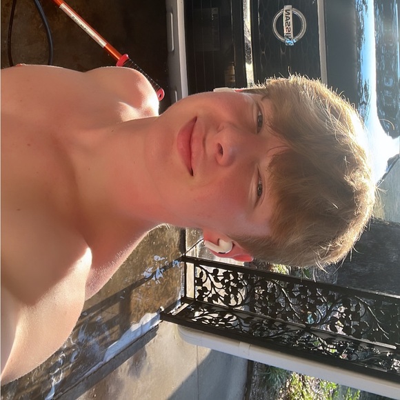 Profile Picture of Peyton Haeberle (@peyton_haeberle) on Poshmark