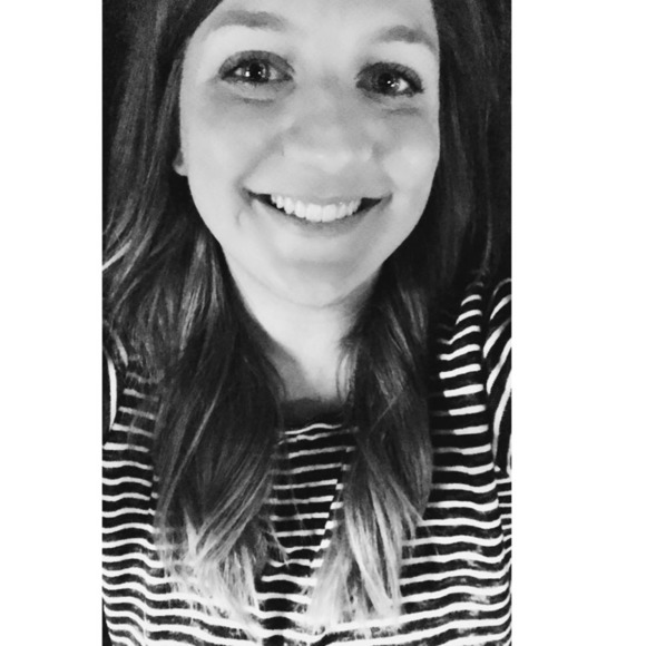 Profile Picture of Amanda Schwabe (@amandaschwabe) on Poshmark