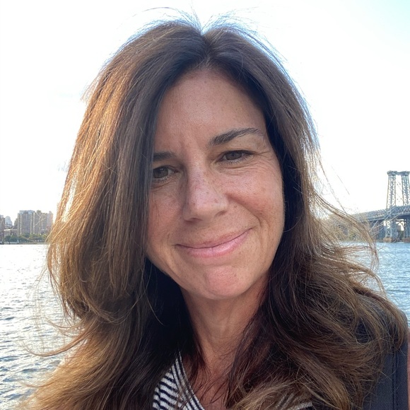 Profile Picture of Jane Benson (@janedbenson) on Poshmark