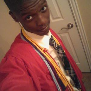 Profile Picture of Christopher Gilyard (@SeniorBondLover) on Twitter