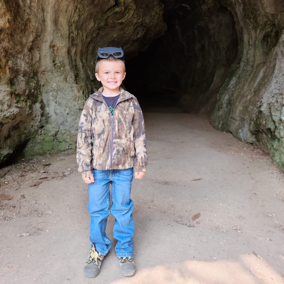 Profile Picture of Alexander Hart (@alexanderhart) on Poshmark