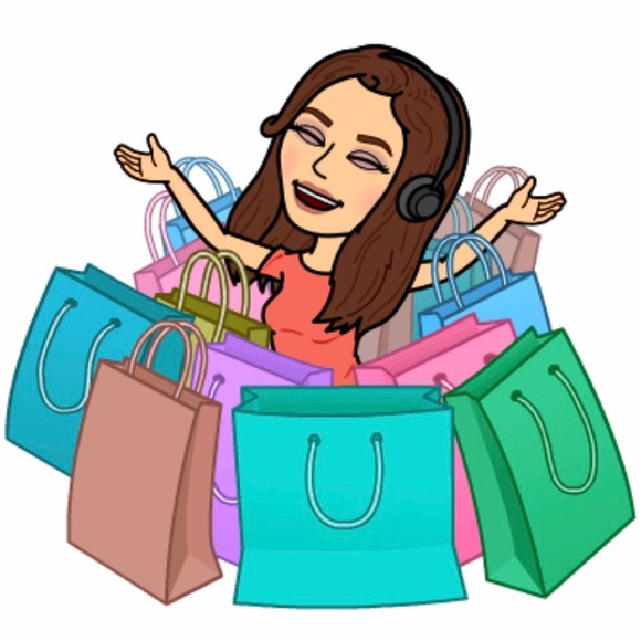 Profile Picture of Nicole Escandon (@shop_gal93) on Poshmark