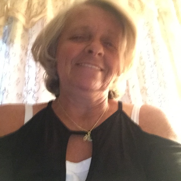 Profile Picture of Margaret Blatnik (@mblatnik1980) on Poshmark
