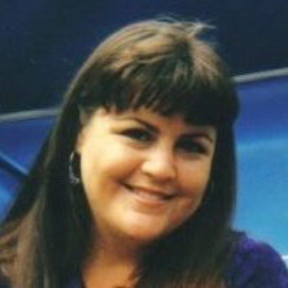 Profile Picture of Jennifer Balades (@jenbalades) on Poshmark