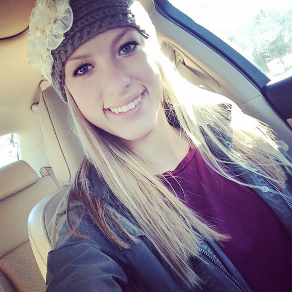 Profile Picture of Lindsey Fowler (@lindseyfowler20) on Poshmark