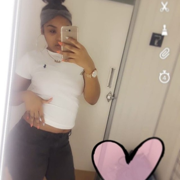 Profile Picture of Sofia Agosto (@sofiaagosto) on Poshmark