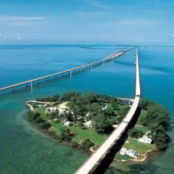 Profile Picture of Gregory Hoyt (@terucadiianas) on Poshmark