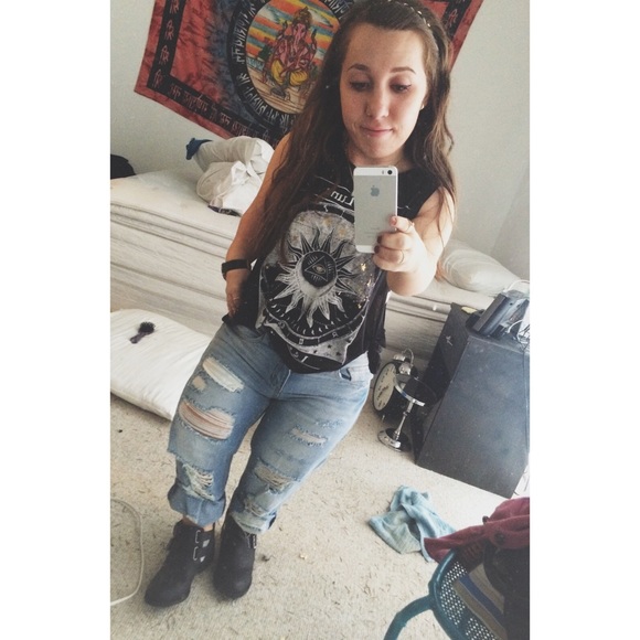 Profile Picture of Nicole Stainer (@nstain1217) on Poshmark