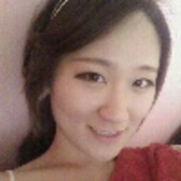 Profile Picture of Helen Cho (@happyhelen) on Poshmark
