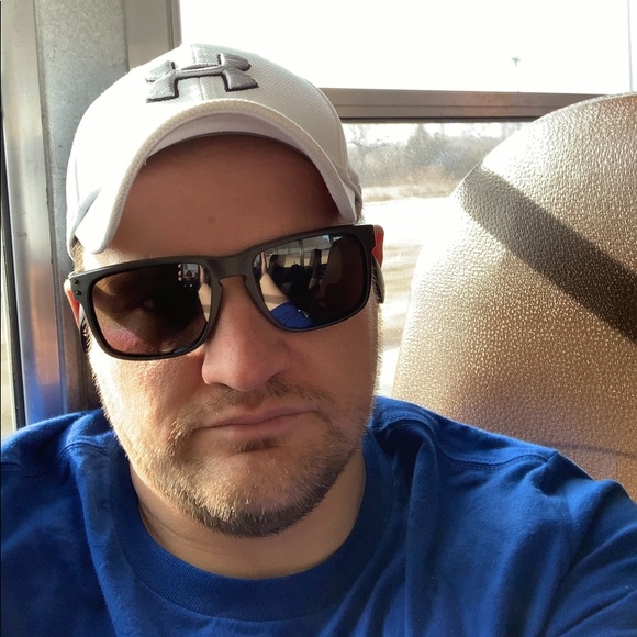 Profile Picture of Robert Lemmon (@blemmon23) on Poshmark