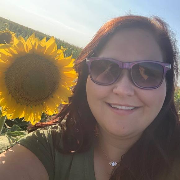 Profile Picture of Laurie Fluty (@lbfluty) on Poshmark