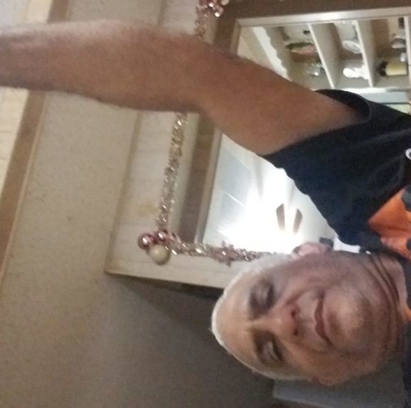 Profile Picture of Luis Cossu (@luiscossu) on Poshmark