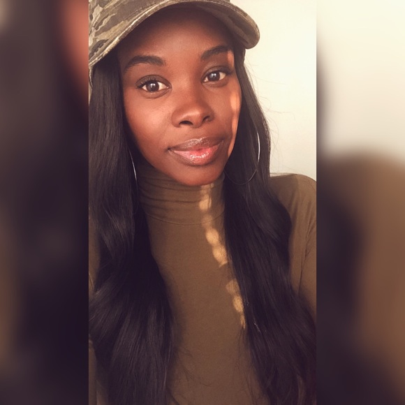 Profile Picture of Dani Thompson (@danielethompson) on Poshmark