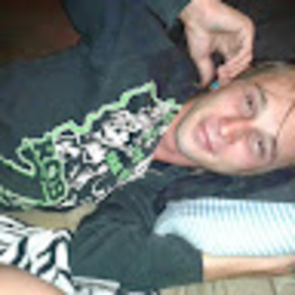 Profile Picture of Kyle Compton (@kylepoppi) on Poshmark