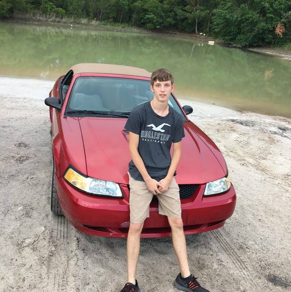 Profile Picture of Caleb Andrews (@caleb31548) on Poshmark
