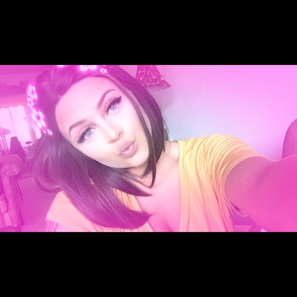 Danielle Turnbaugh - Poshmark Profile Picture of Danielle Turnbaugh (@danielleturnbgh) on Poshmark