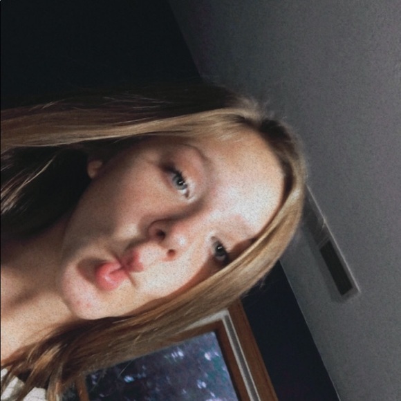 Profile Picture of Ava Chapman (@avac895) on Poshmark