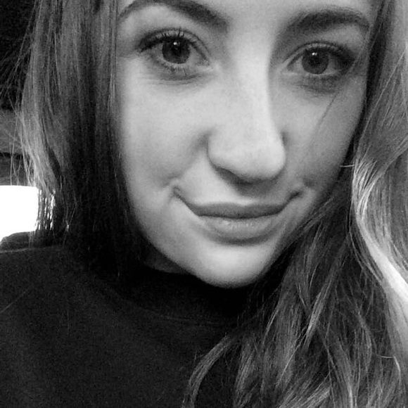 Profile Picture of Kenzie Bayerl (@kenziebayerl) on Poshmark