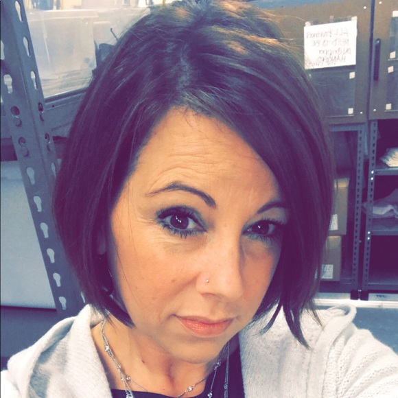 Profile Picture of Aimee Vaupel (@avaupel) on Poshmark