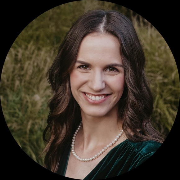 Profile Picture of Leah Shuck (@leahs10) on Poshmark