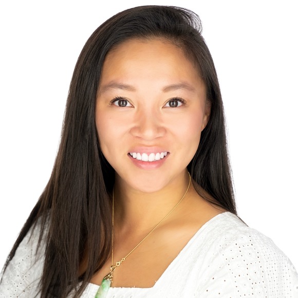 Profile Picture of Cosette Esnes (@cesnes) on Poshmark