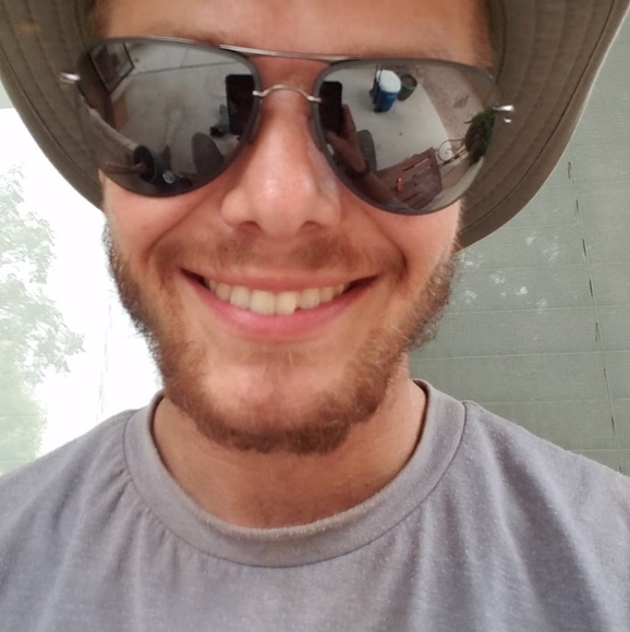 Profile Picture of Aaron Qualls (@quallsa) on Poshmark