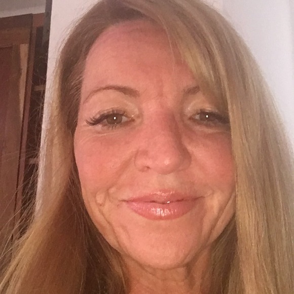 Profile Picture of Sandra Lummiss (@slummiss) on Poshmark