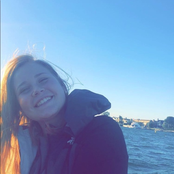 Profile Picture of Grace Schifrin (@grace_schifrin) on Poshmark
