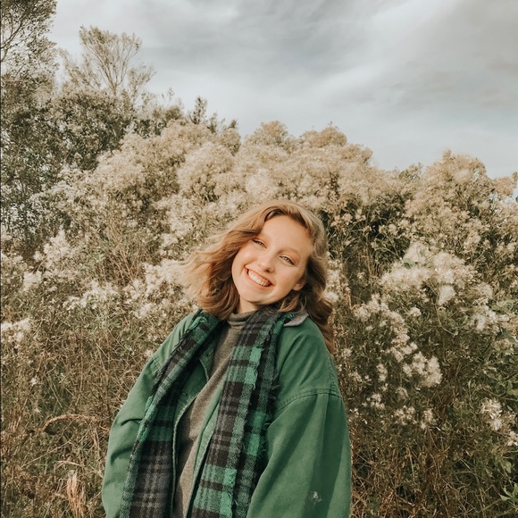 Profile Picture of Lucy Maloney (@lucypaige99) on Poshmark